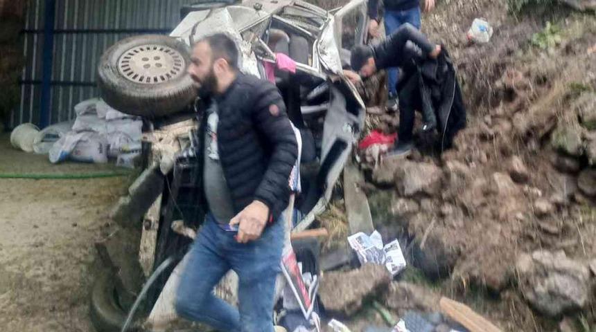 Virajı alamadı, şarampole yuvarlandı! 7 kişi yaralandı