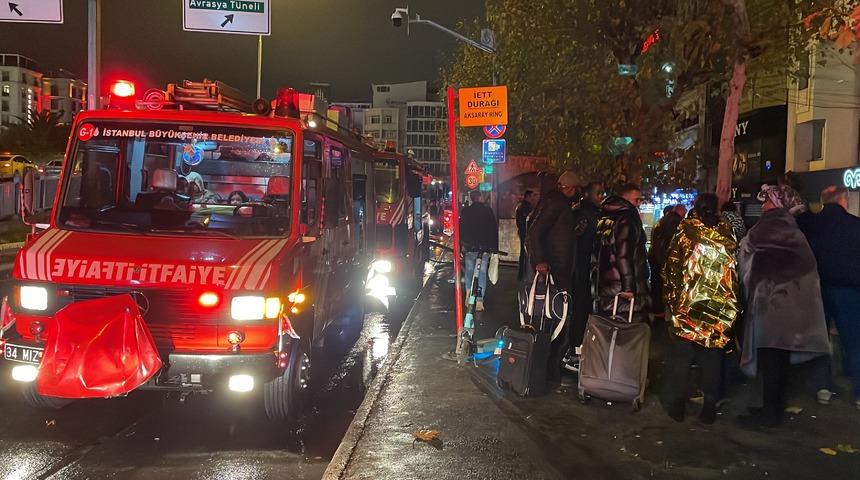 Fatih'te 6 katlı otelde çıkan yangın söndürüldü