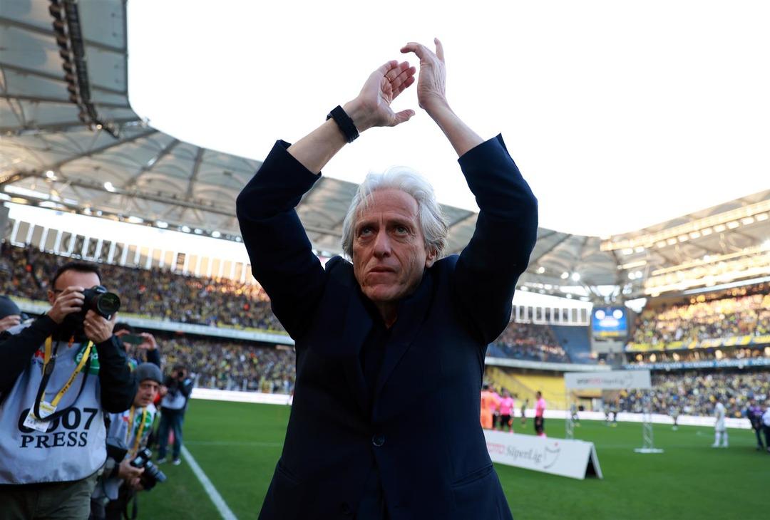 Son dakika: Jorge Jesus i&ccedil;in d&uuml;ğ&uuml;m &ccedil;&ouml;z&uuml;l&uuml;yor! Fenerbah&ccedil;e'den resmi a&ccedil;ıklama geldi: "O da devam etmek ister!"