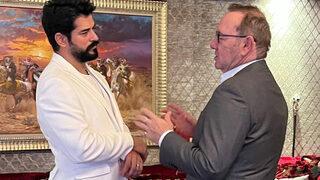 Kevin Spacey ile buluşan Burak Özçivit'e tepki yağdı