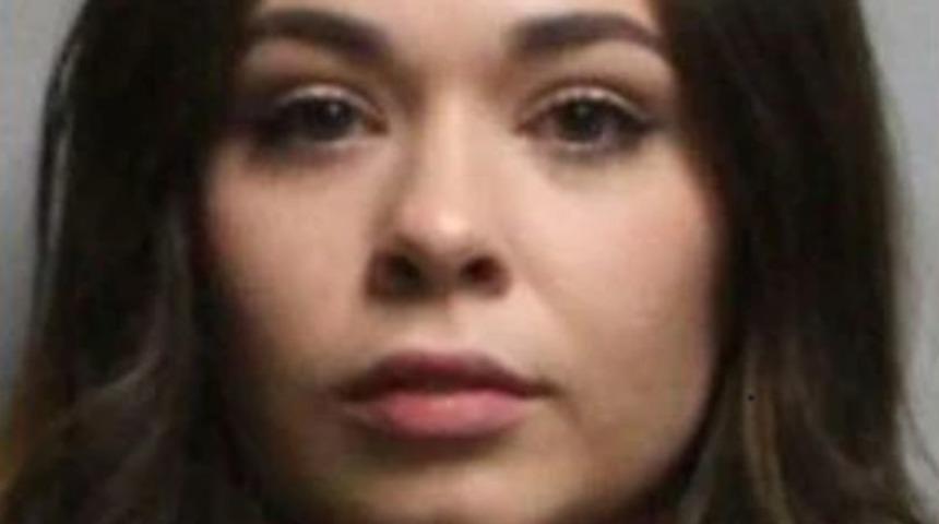 Skandalın böylesi! Çıplak fotoğraflarını gönderdiği öğrencisiyle arabada cinsel ilişkiye girerken yakalandı