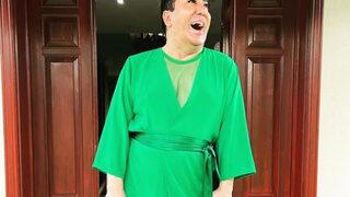 Fenomen Murat Övüç elbisesine basan güvenliğe kötü bakış attı! Kendisi elbisesine basıp fena düştü