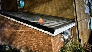 Caminin çatısına domuz kafası bıraktılar! İbadet etmeye gelenler dehşete düştü