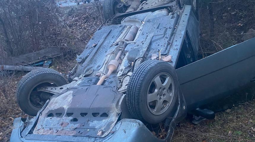 Kastamonu'da devrilen otomobildeki astsubay yaralandı