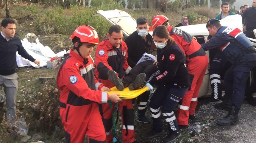 Muğla'da çarpışan iki otomobildeki 5 kişi yaralandı