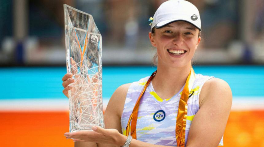 Kadınlarda yılın tenisçisi Iga Swiatek