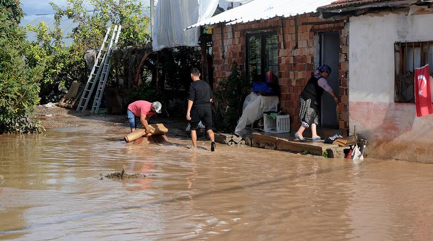 Son dakika: AFAD'dan Antalya Kumluca açıklaması! Son 24 saatte metrekareye Kumluca'da 207 kg yağış düştü