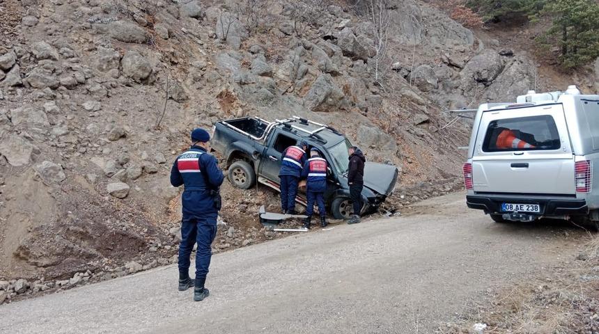 Artvin’de kayıp kamyonet sürücüsünün cesedi kaza yerinden 2 kilometre uzakta bulundu