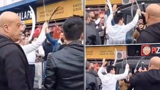Yer: Esenyurt! Sosyal medyada tepki çekti, ellerine kılıç alıp bağırdılar: Oğlum bunlar bizi öldürür ha! 