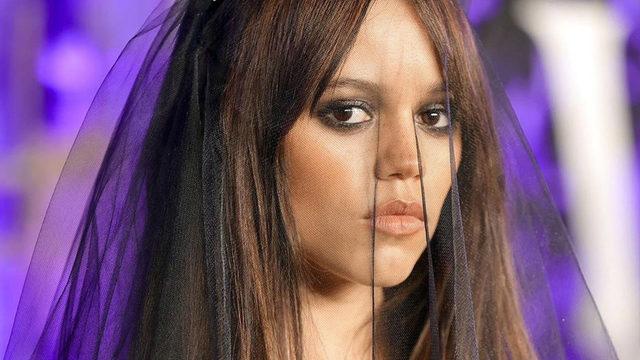 Wednesday'ın yıldızı Jenna Ortega'nın seksi pozlarına yorum yağdı