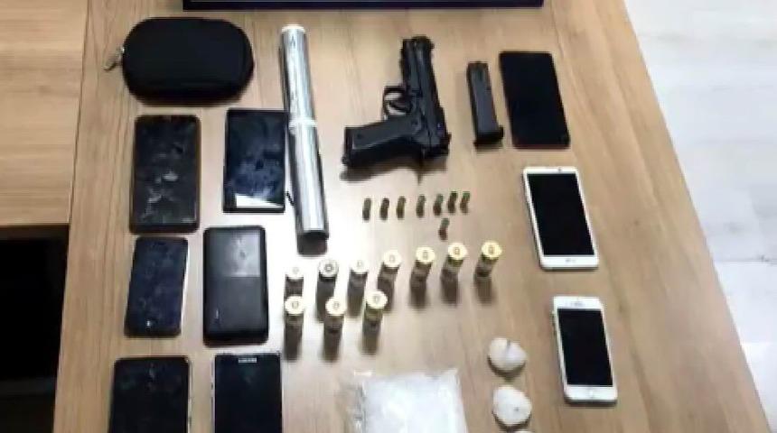 ‘Dur’ ihtarına uymayan araçtan uyuşturucu ve tabanca çıktı