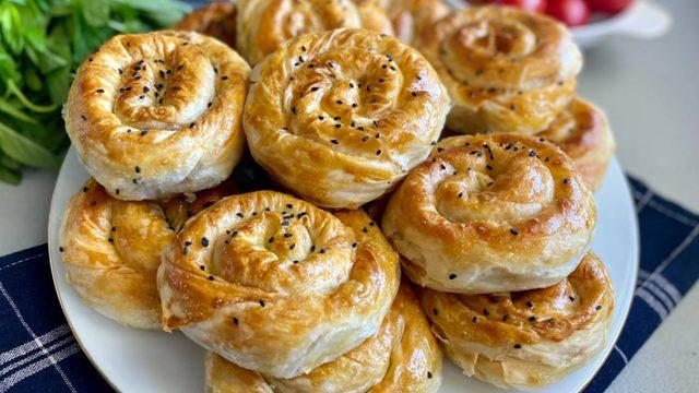 En pratik ve lezzetli börek: Patatesli gül böreği tarifi! Patatesli gül böreği nasıl yapılır?