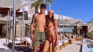 Dünya Kupası'nın Arjantinli yıldızı Nahuel Molina'nın sevgilisi yine rahat durmadı! Bikinisinin hem altı hem de üstü küçük geldi ama...