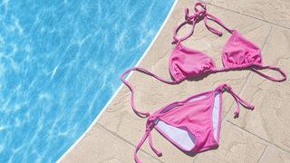 Kiracıya göstermeye gitmişti! Boş mülkün havuzunda cinsel ilişkiye giren yabancıları görünce şaşkına döndü