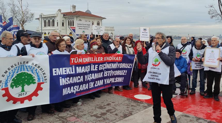 Kadıköy'de eylem yaptılar! "En düşük emekli maaşı asgari ücret düzeyinde olsun"