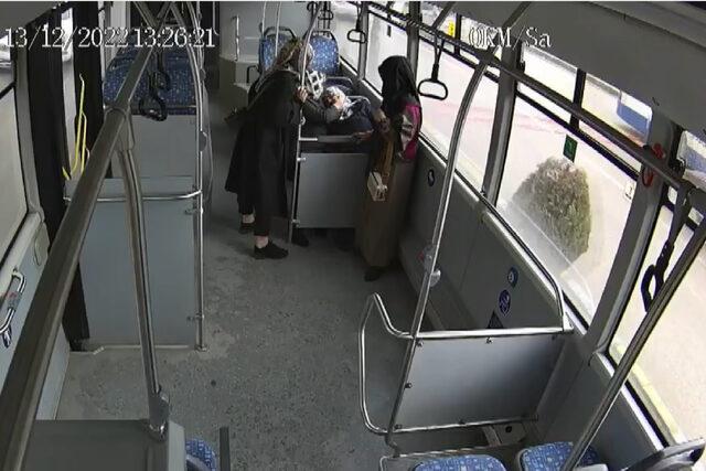 Elazığ’da otobüs şoförü, baygınlık geçiren yaşlı kadını hastaneye götürdü