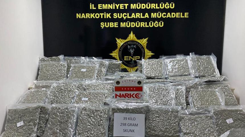 Kapıkule Sınır Kapısı'nda bir tırda 39 kilo 298 gram uyuşturucu ele geçirildi