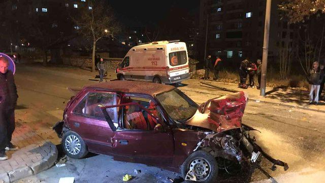 Ambulans ile otomobil çarpıştı: 1’i bebek 7 yaralı