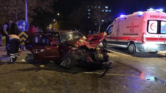 Konya'da hasta nakli yapan ambulans ile otomobil çarpıştı: 1'i bebek 7 yaralı