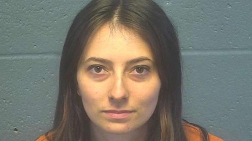 15 yaşındaki öğrencisine gönderdiği ödevin içine üstsüz fotoğraflarını ekledi!