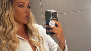 Sosyal medyayı ikiye böldü! Otopark görevlisine numarasını vererek park cezasından kurtuldu... Sonrasında aldığı mesaj şok ediciydi