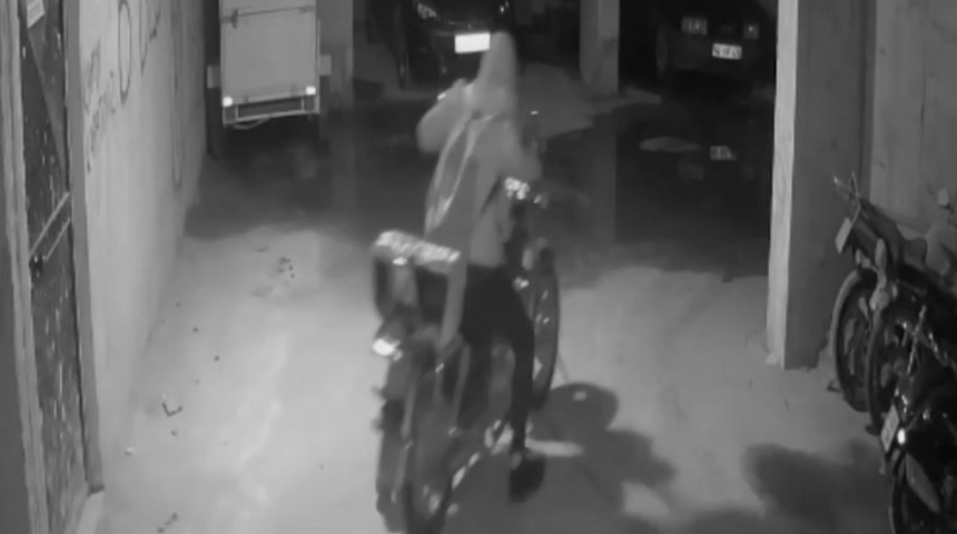 Kokunun geldiği yeri takip eden apartman sakinleri şoke oldu! Kamera kayıtlarına bakınca hemen polis çağırdılar