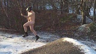 Böyle bekarlığa veda görülmedi! O çırılçıplak soyunup koştu, arkadaşları silahlarını ateşledi