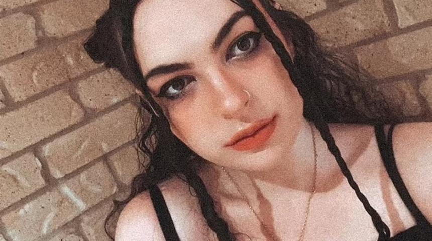 Sevgilisinin annesinden akıl almaz talep! ''Oğlum sadece doğum gününde seni aldatabilir mi?''