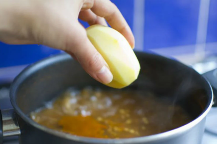 Tuzu kaçan yemeği ziyan etmeyin! Püf noktaları kullanarak yemeği kurtarın G2