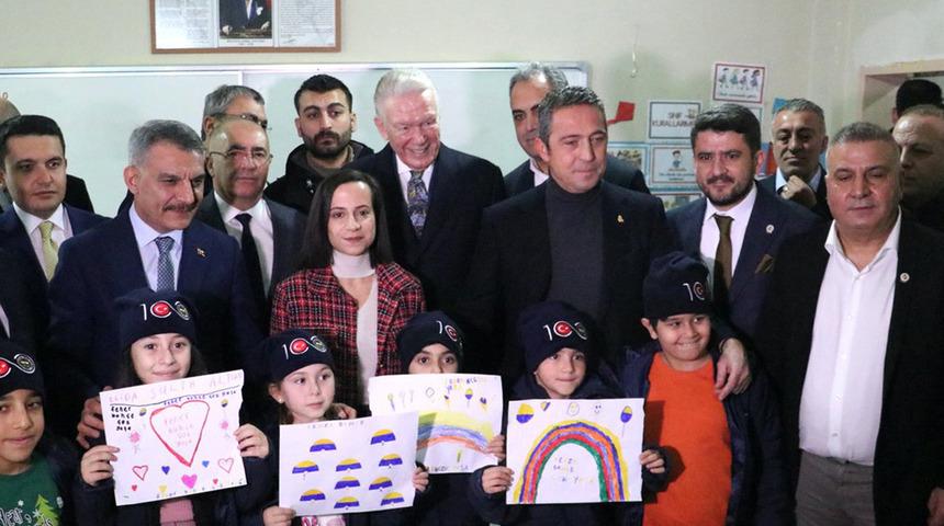 Fenerbahçe Başkanı Ali Koç, Tunceli'de çocuklarla bir araya geldi