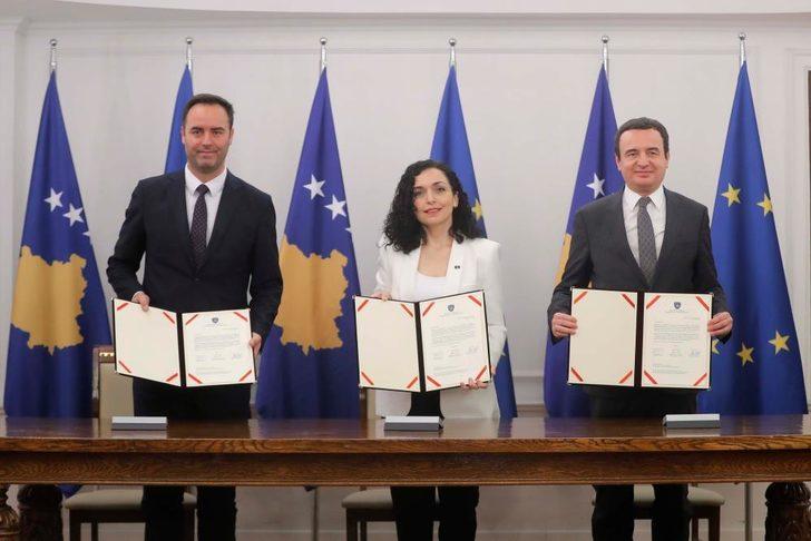 AB'den Kosova vatandaşlarına vizesiz seyahat kararı