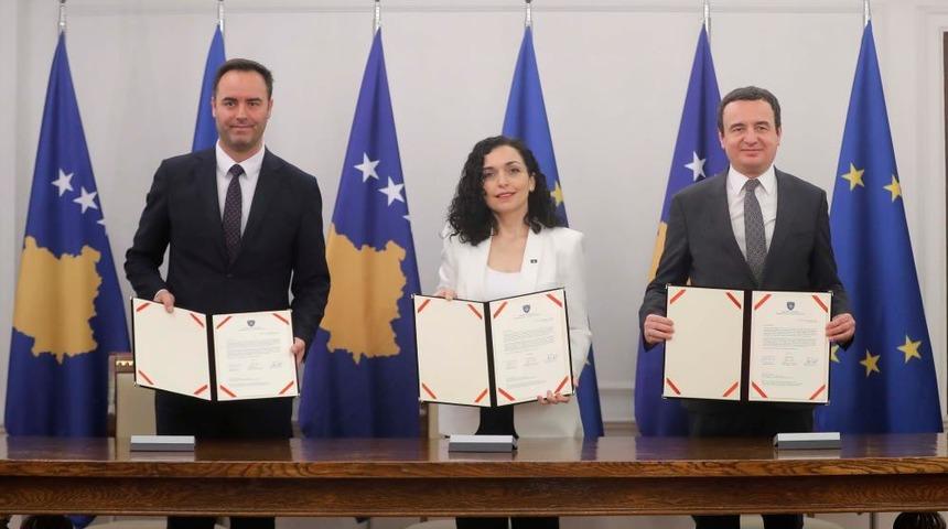 AB'den Kosova vatandaşlarına vizesiz seyahat kararı