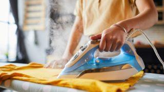 Kıyafetlerdeki kırışıklıklarla savaşmanızda en büyük yardımcınız olacak 2022'nin en iyi ütüleri ve markaları