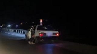 Yer: Adana... Görenler gözlerine inanamadı! Sağa çek sağa, adam sürükleniyor