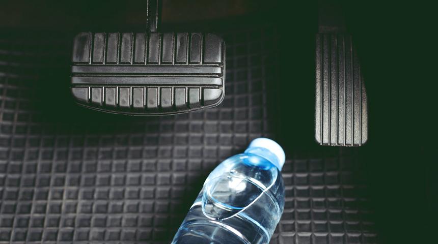 Çok dikkatli olun! Eğer aracınızın tekerinde pet şişe görürseniz... Şok tuzak ortaya çıktı 