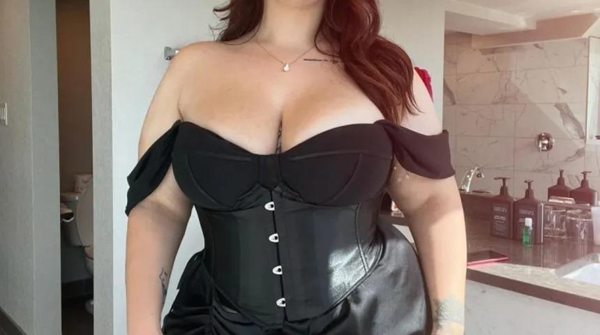 140 santimlik devasa kalçaları var! Büyük beden model Steph Oshiri ''O kadar büyük ki, kulübe giderken arasına içki sıkıştırırdım''