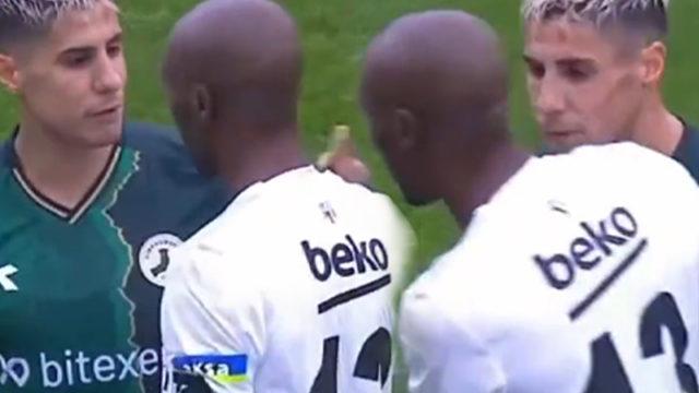 Atiba'ya yapılan bu hareket sonrası tüm takım taraftarları birleşti! Dostluk maçında skandal olay...