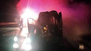 Tekirdağ'da seyir halindeki minibüs alev alev yandı! Yolcular son anda kurtuldu