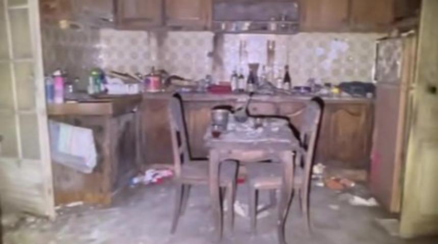 18 yıl önce terk edilen evdeki o detay tüyler ürpertti! Korku filminden fırlamış gibi