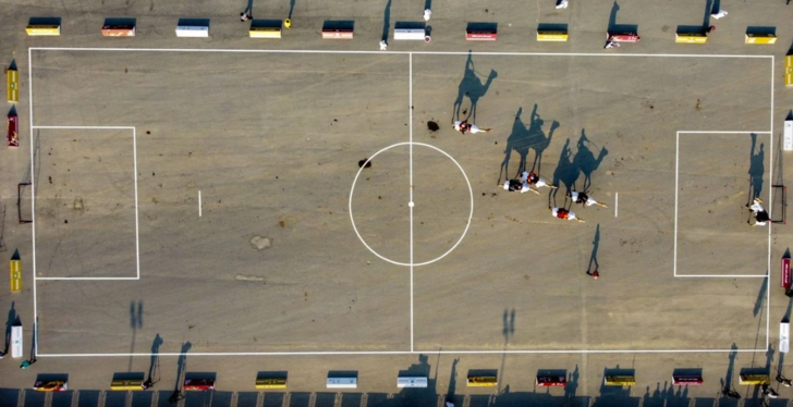 Katar'daki o görüntü dünyayı şaşkına çevirdi! Sahaya develerle çıktılar G1