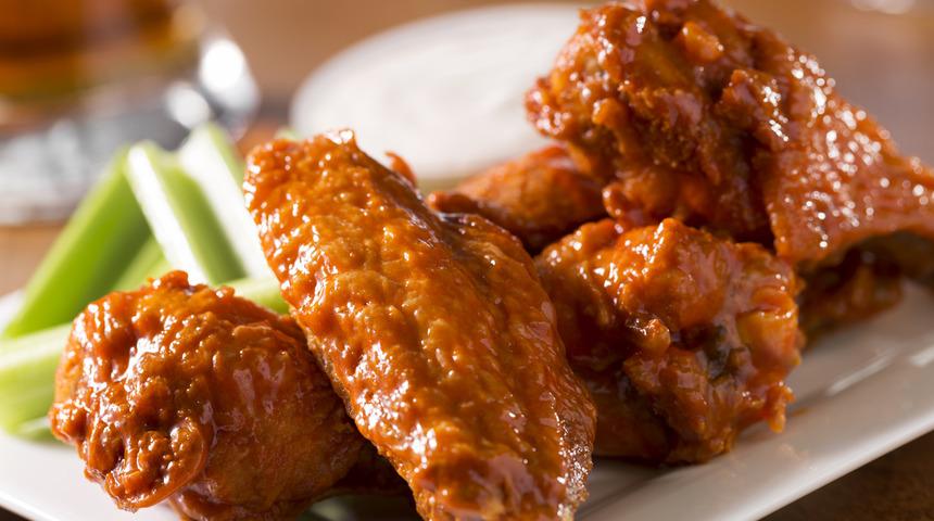 Airfryer soslu tavuk kanat tarifi bol soslu ve pratik! Airfryer'da soslu tavuk kanat nasıl yapılır?