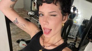 Milli yenge Halsey süper minisiyle hayranlarına şov yaptı! Gören bir daha baktı