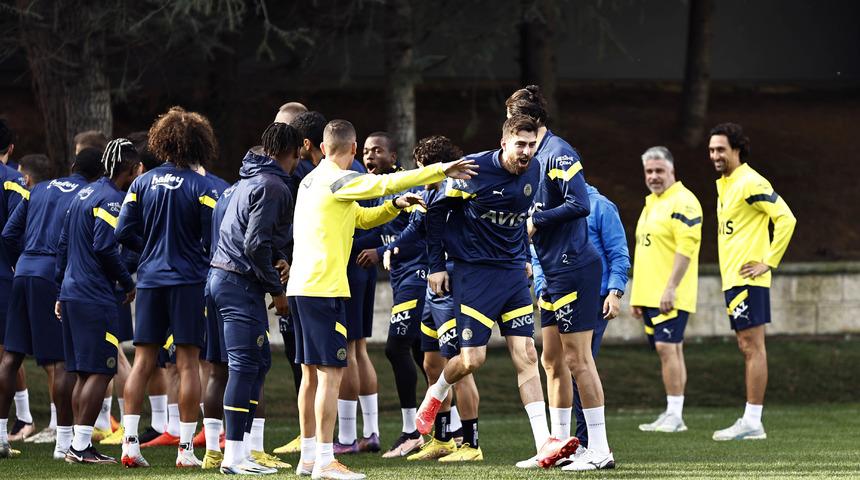 Fenerbahçe'ye iki isimden iyi haber!