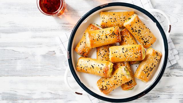 Airfryer patatesli kaşarlı kalem börek tarifi ve malzemeleri nedir? Airfryer'da patatesli kaşarlı kalem börek nasıl yapılır?