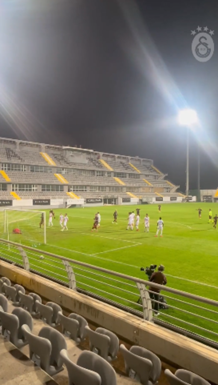 Fizik kurallarını altüst eden gol! Mertens'in frikik golü izleyenleri hayrete düşürüyor G4