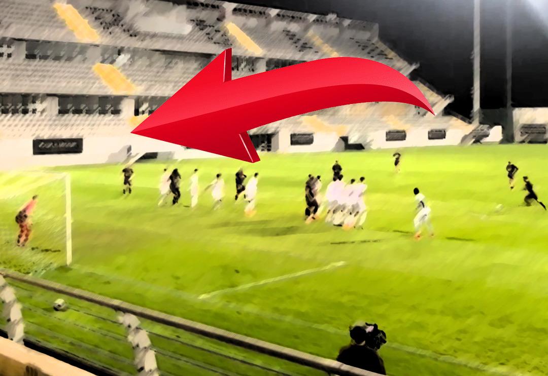 Fizik kurallarını alt&uuml;st eden gol! Mertens'in frikik gol&uuml; izleyenleri hayrete d&uuml;ş&uuml;r&uuml;yor