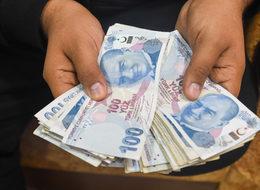 En düşük maaş 28 bin lira oldu! Geriye dönük ödeme de alabilecekler: Bayramdan önce hesaplarda