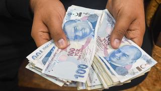 En düşük maaş 28 bin lira oldu! Geriye dönük ödeme de alabilecekler: Bayramdan önce hesaplarda