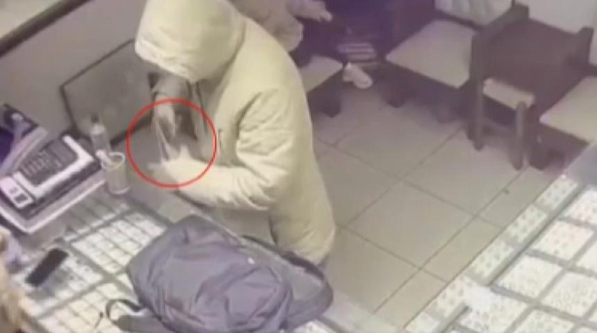 Kuyumcu soyma girişimi! Çöp konteynerine bakılınca şok gerçek ortaya çıktı