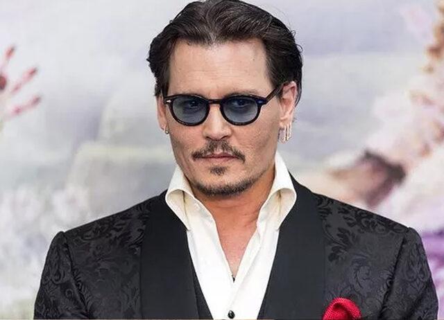 Johnny Depp ölümcül hastalığı olan minik hayranının hayalini gerçekleştirdi!
